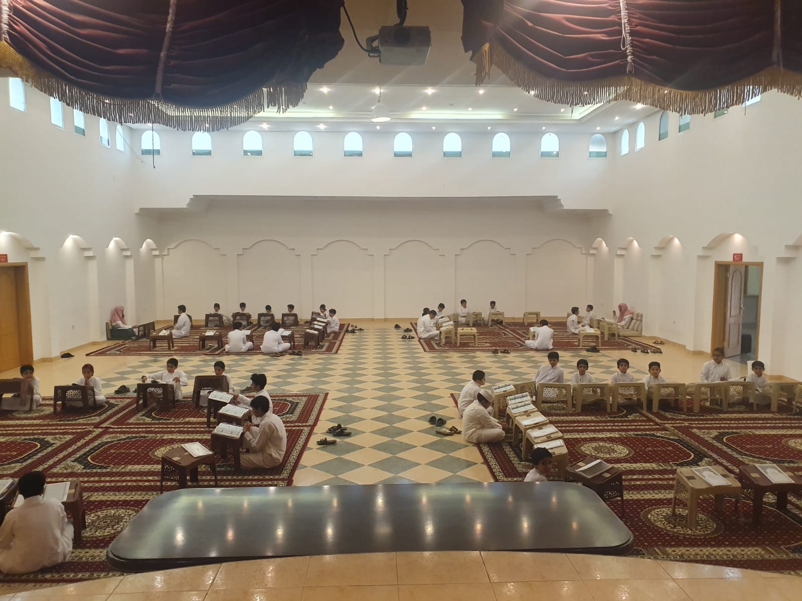 جمعية تعليم القرآن تصرف مكافآت الطلاب والطالبات